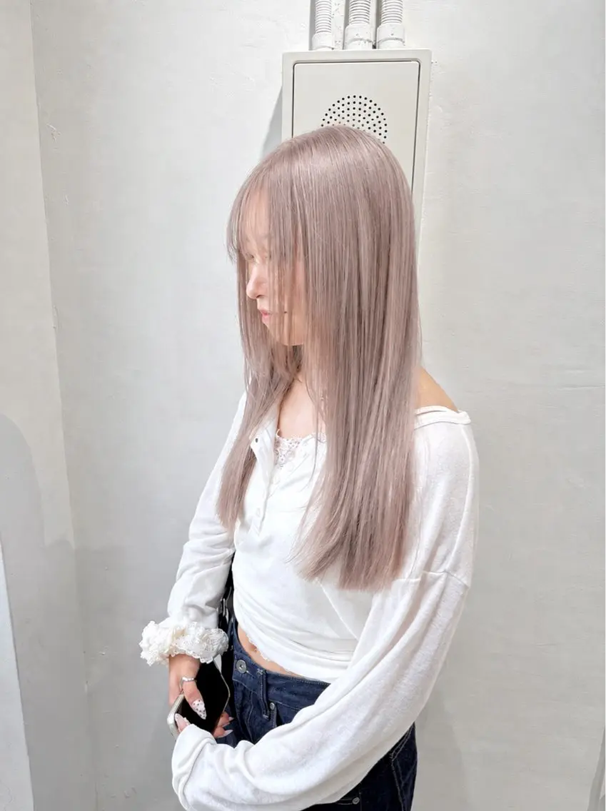 セミロング 似合わせカット Muミュー/ブリーチ ハイトーン Wカラーのヘアスタイル