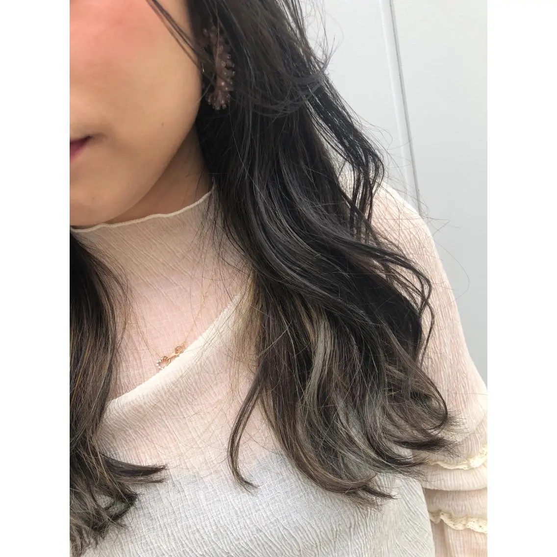 ロング カラー グレージュ ハイライトカラー ハイライト パーソナルカラー診断 できます　木曽　主博のヘアスタイル