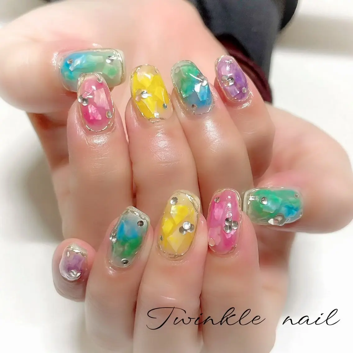 ネイル ハンドネイル ハンドケア 中井 綾香の眉毛・アイブロウイメージ