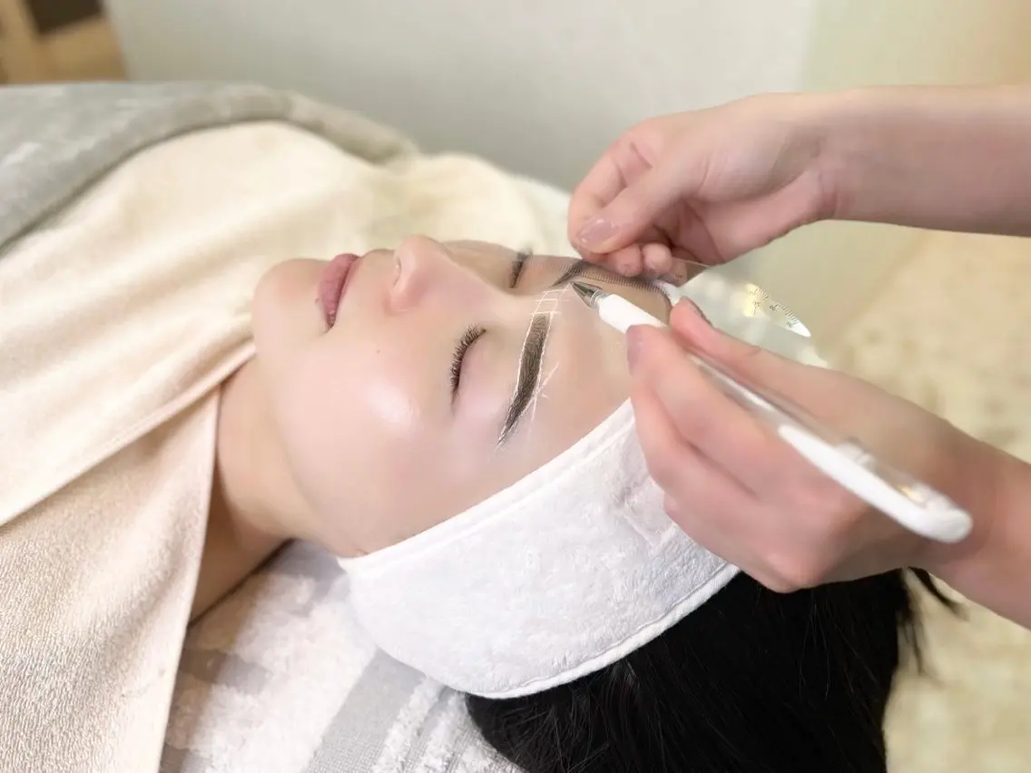 ワックス脱毛 眉カット その他(アイブロウ) Hu.ruana AWANOのエステ・リラクイメージ