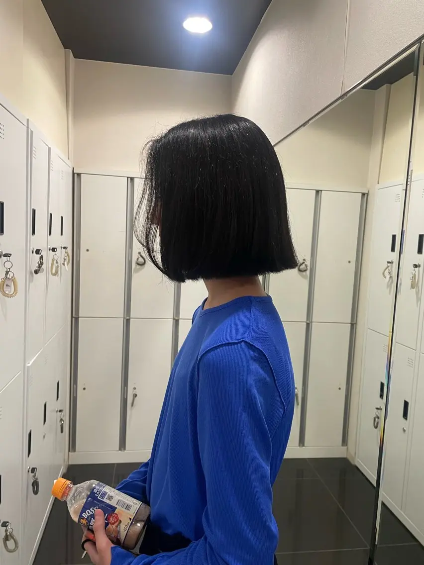 ミディアム カット ハイトーン/レイヤー 似合わせ・ユキノのヘアスタイル