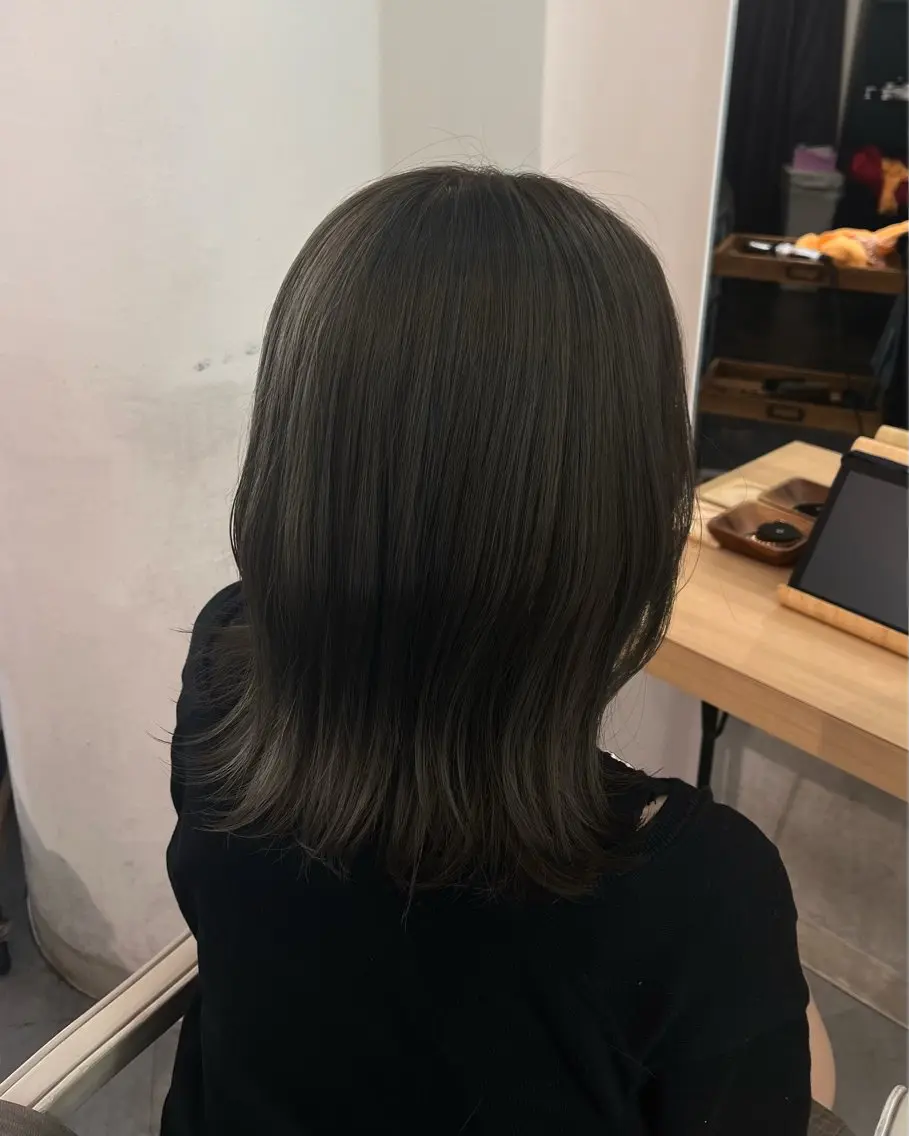 ミディアム カラー ボブレイヤー ブリーチ 透明感カラー デザインカラー ハイトーンカラー ヘアカラー トリートメント sayuri /大阪・心斎橋美容師のヘアスタイル