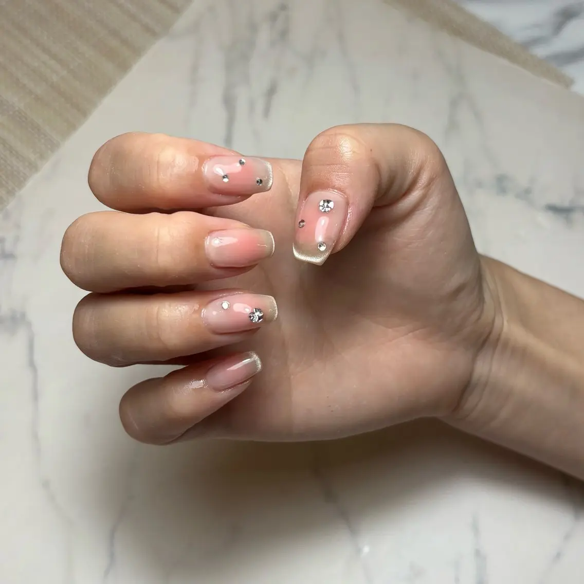 ネイル チークネイル ストーンネイル 💫 さりのネイルデザイン