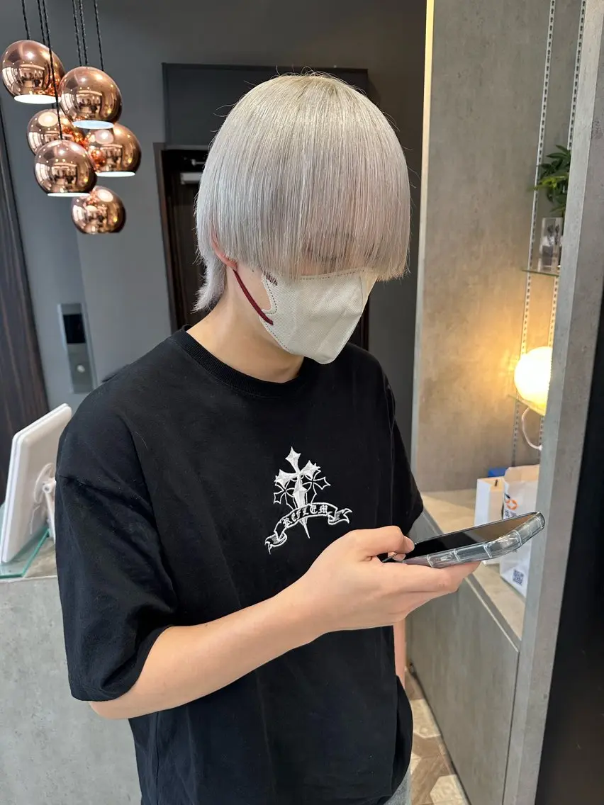 ショート カラー メンズ メンズブリーチ ブリーチ ボルドーカラー カシス ピンクカラー カット ヘアカラー トリートメント 天神暖色カラー レイヤー・髪質改善のヘアスタイル