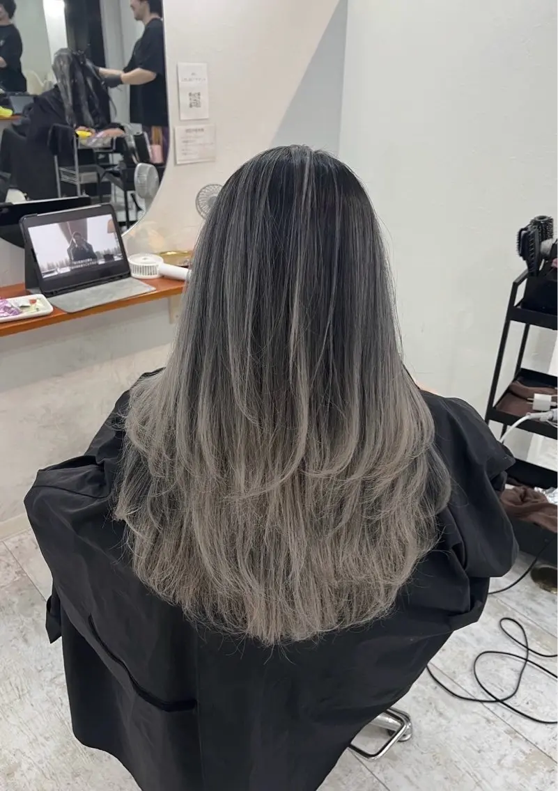 セミロング カラー バレイヤージュ グレージュ レイヤーカット 指名数No.1 /NAOYAのヘアスタイル
