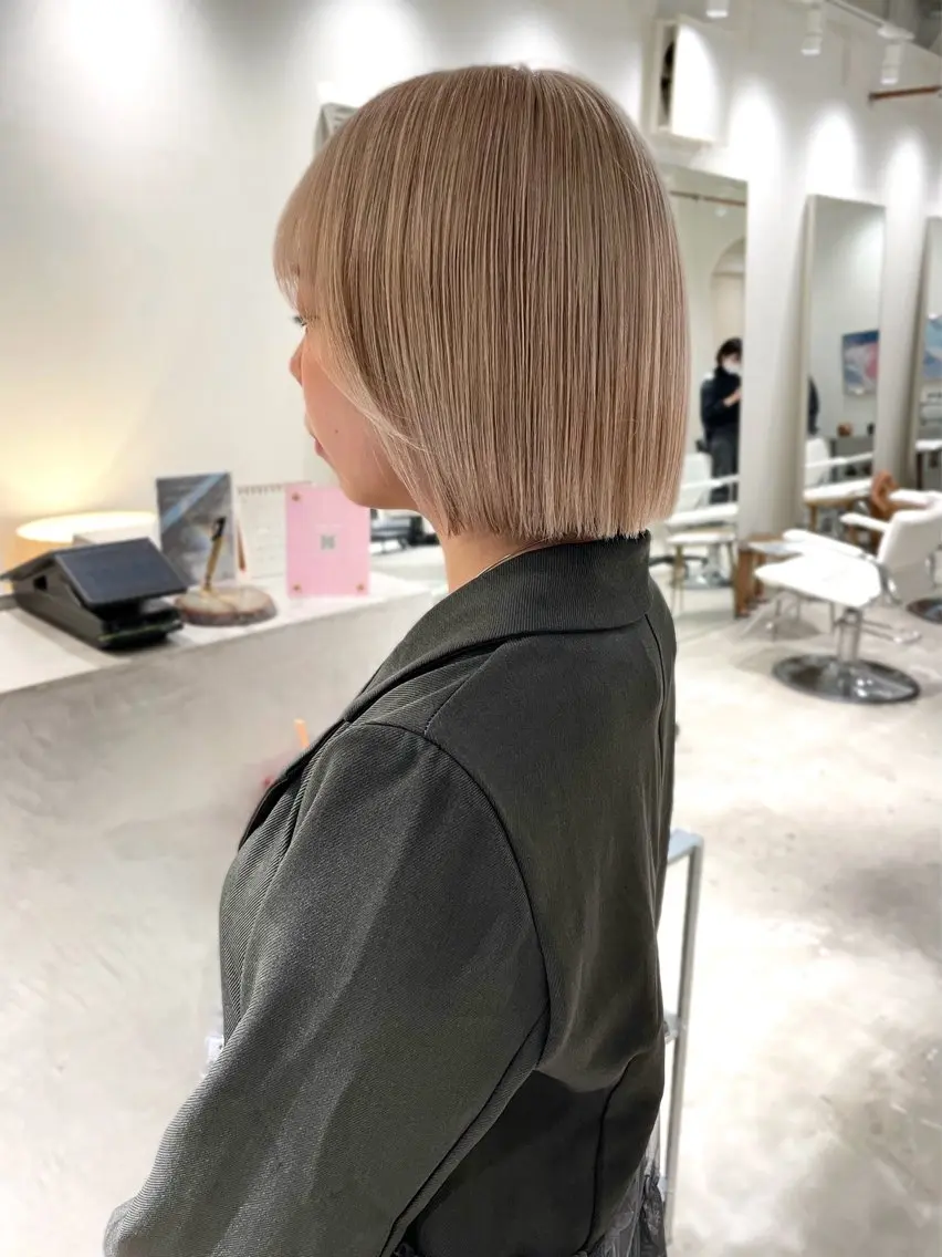 ショート カラー ヘアカラー 林 千聖のヘアスタイル