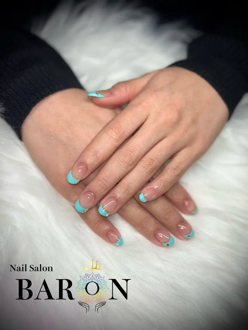 ネイル 水色 ストーンネイル ♛︎BARON♛︎ MASHIROのネイルデザイン