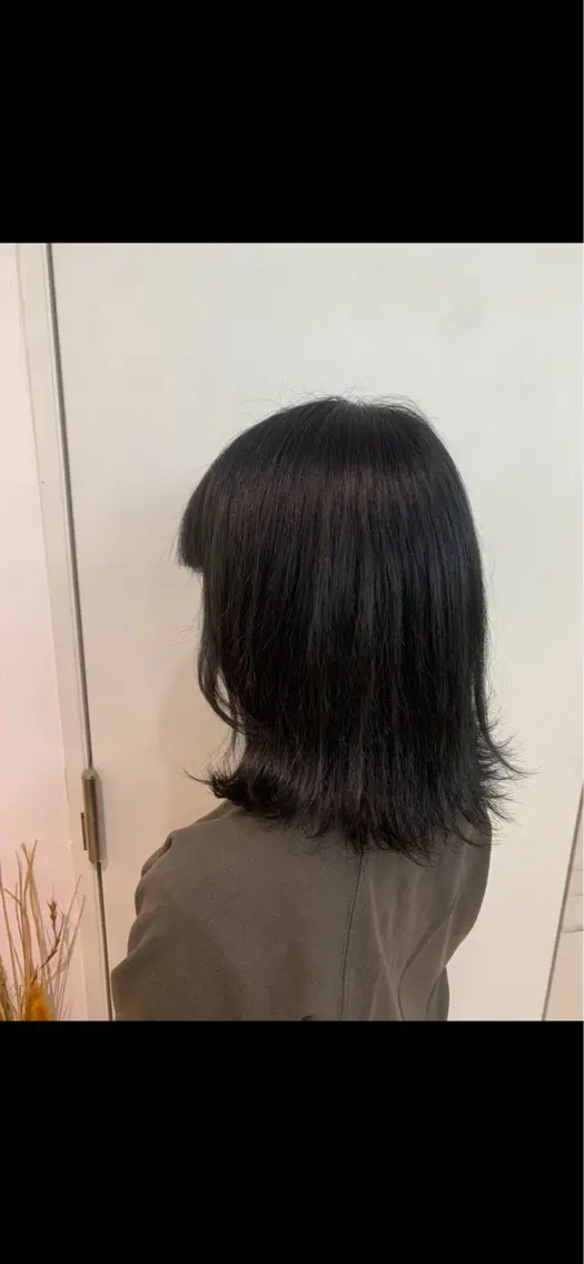 カラー 黒髪 ブルーカラー ブルーブラック ハイトーンカラー 室谷 ゆりあのヘアスタイル