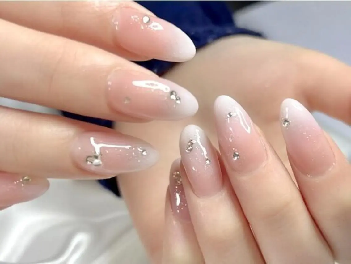 ネイル チークネイル フットネイル フレンチネイル ジェルネイル ガラスフレンチ Niko Nailsalonのネイルデザイン