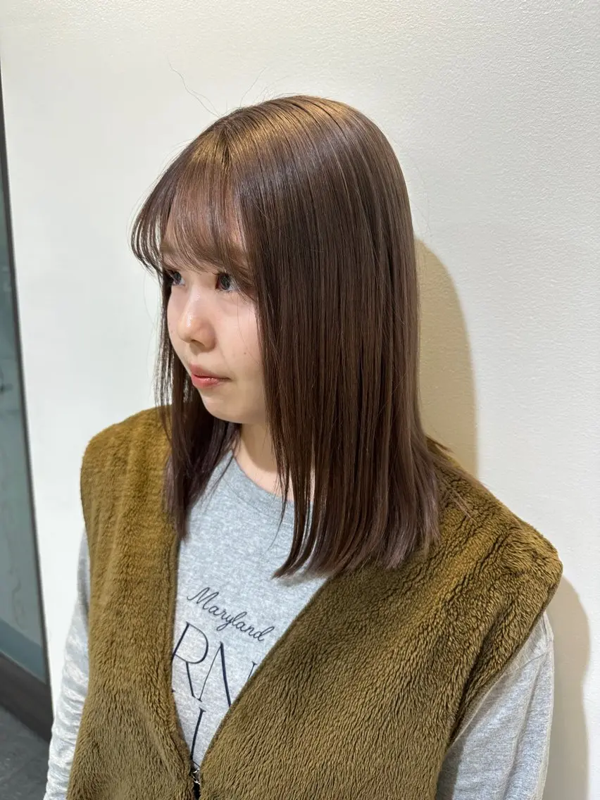 ミディアム 明日空きあり‼️ 艶々カラー🩷のヘアスタイル