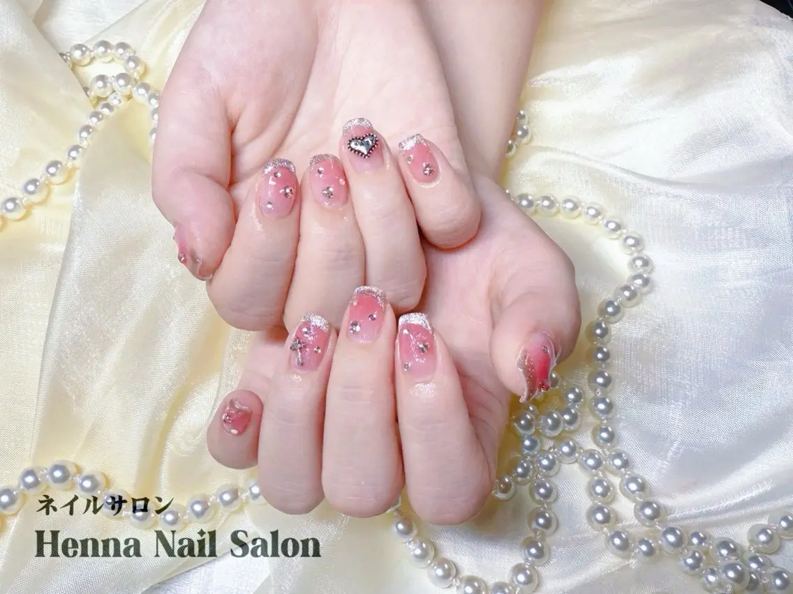 ネイル ハンドネイル Henna Kongssalonのネイルデザイン