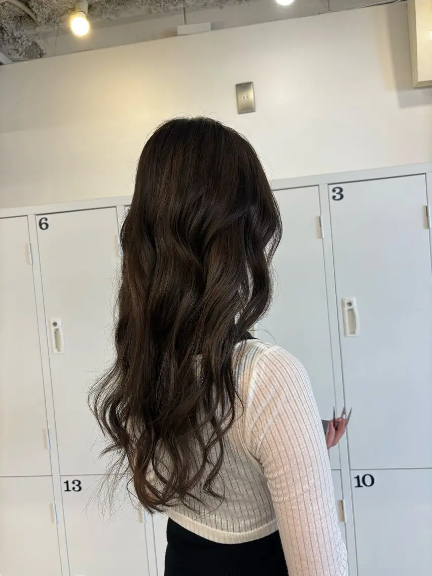 ロング チョコレートブラウン OMURA MINORIのヘアスタイル