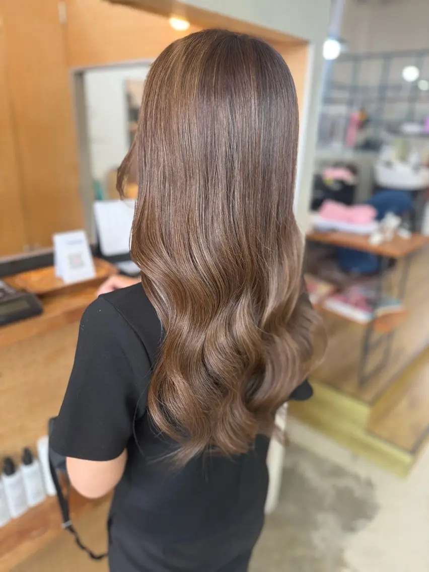 ロング カラー ベージュカラー カット ヘアカラー トリートメント 志賀 美沙のヘアスタイル