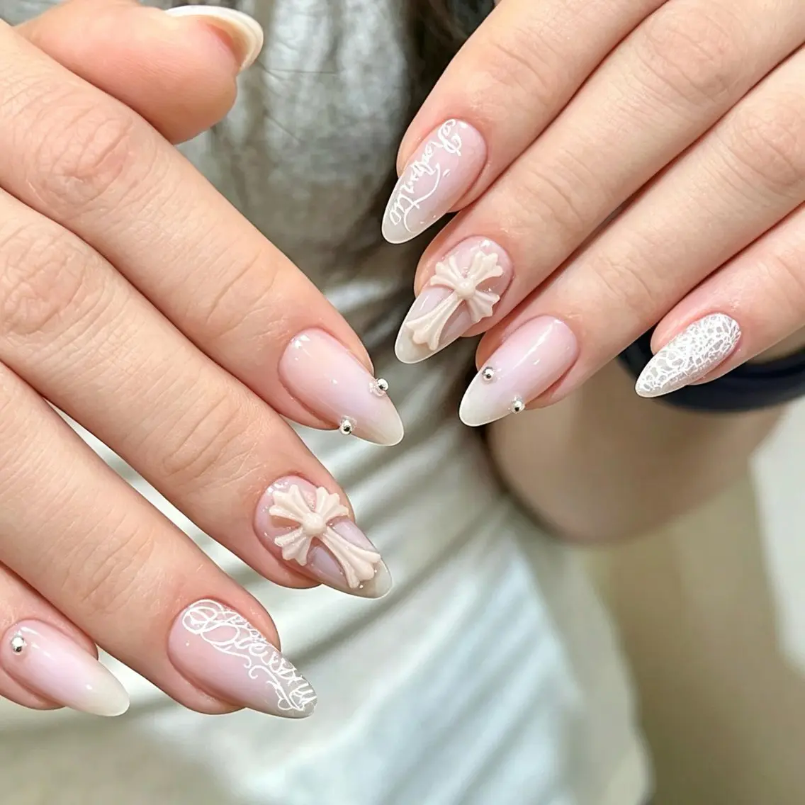 ネイル リボン ブライダルネイル ハンドネイル Tongtong Nail Salonのネイルデザイン