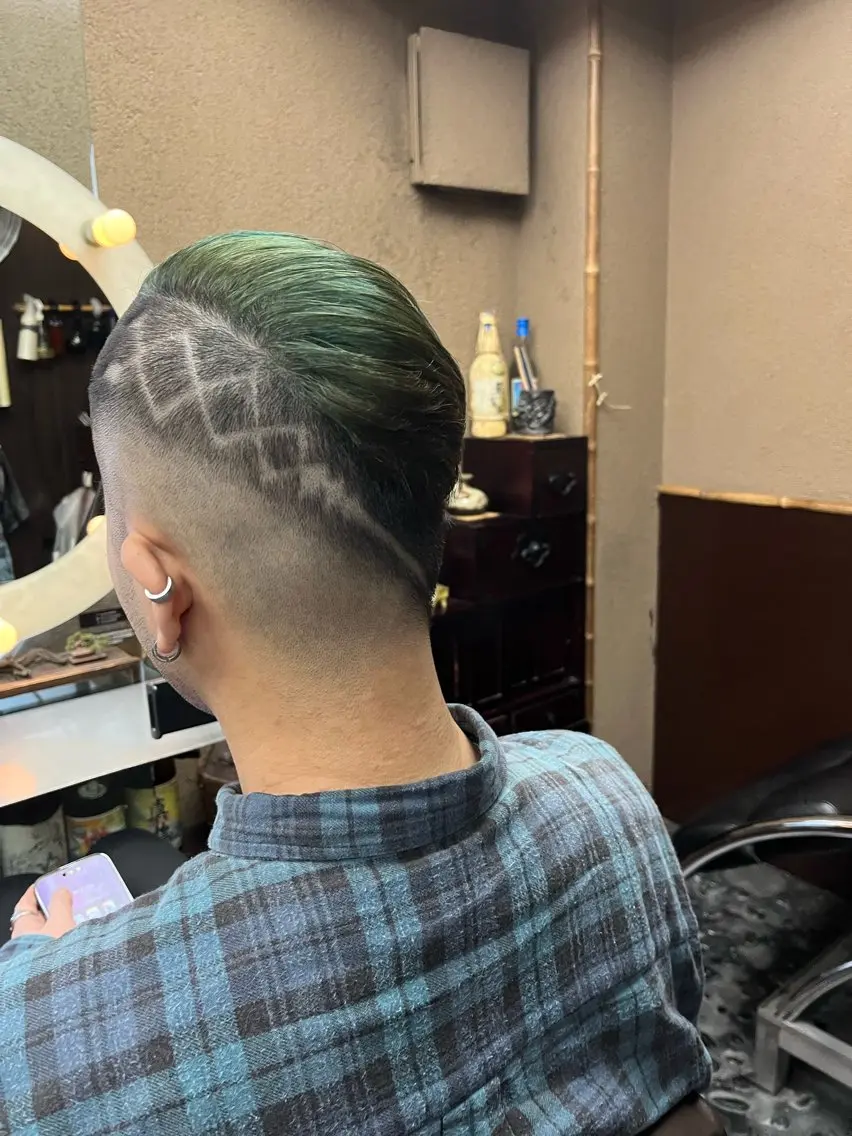 ショート メンズ メンズバレイヤージュ メンズブリーチ メンズハイライト メンズハイトーン メンズインナーカラー Koichi Satoのヘアスタイル