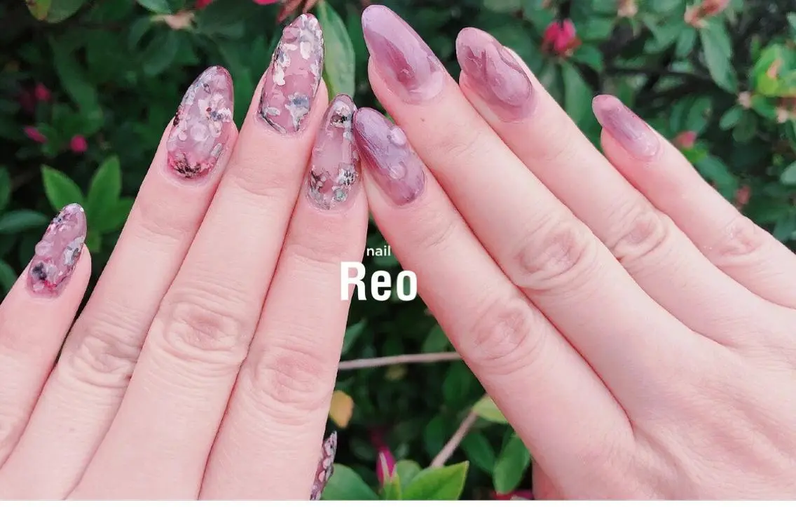 セミロング ネイル Blowe ニュアンスのネイルデザイン
