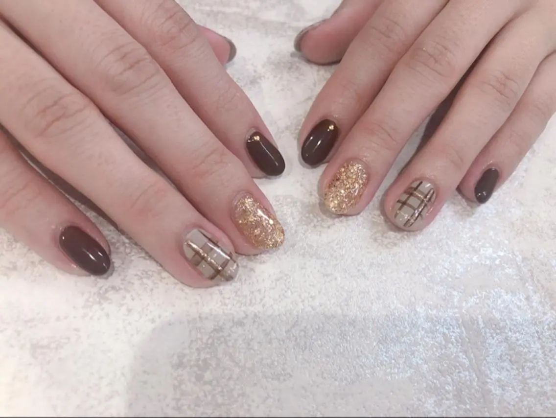 ミディアム キッズ ネイル ブラウン ジェルネイル パラジェル Luana nail (ルアナネイル)のネイルデザイン