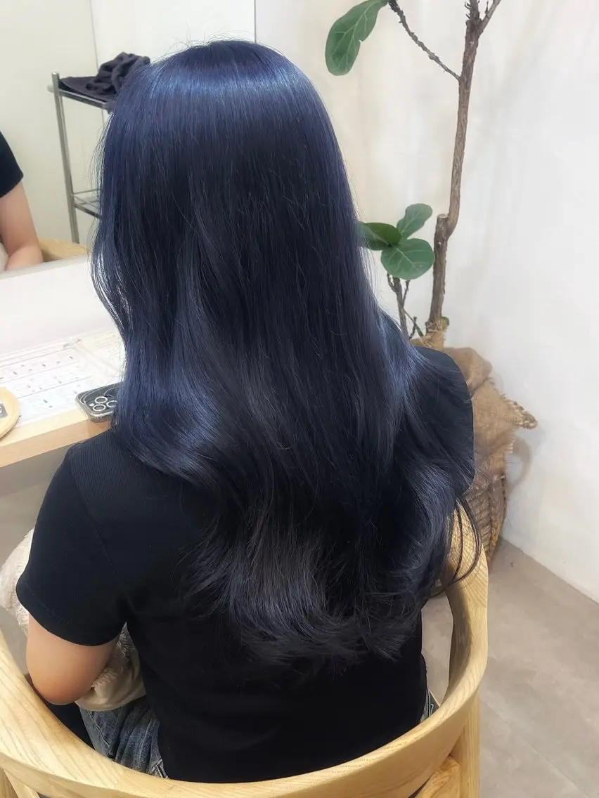 ロング カラー ブリーチ ブルーカラー ブルーラベンダー ラベンダーカラー ヘアカラー トリートメント 𝒀𝒖𝒊𝒏𝒂 梅田/透明感カラーのヘアスタイル