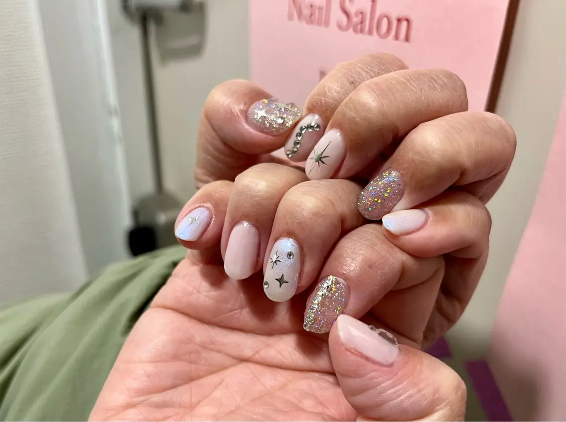 ネイル フラッシュネイル ホワイト NailByua 武蔵新城徒歩4分のネイルデザイン