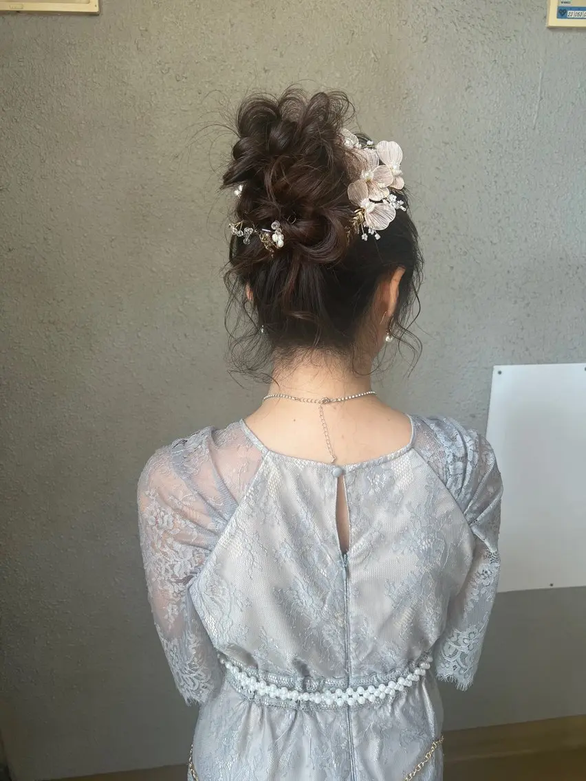 セミロング ヘアアレンジ お団子ヘア 山室 敬義のヘアスタイル