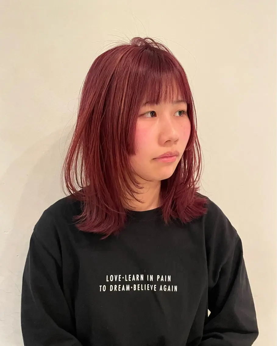 ミディアム カラー 向坂 亜美のヘアスタイル