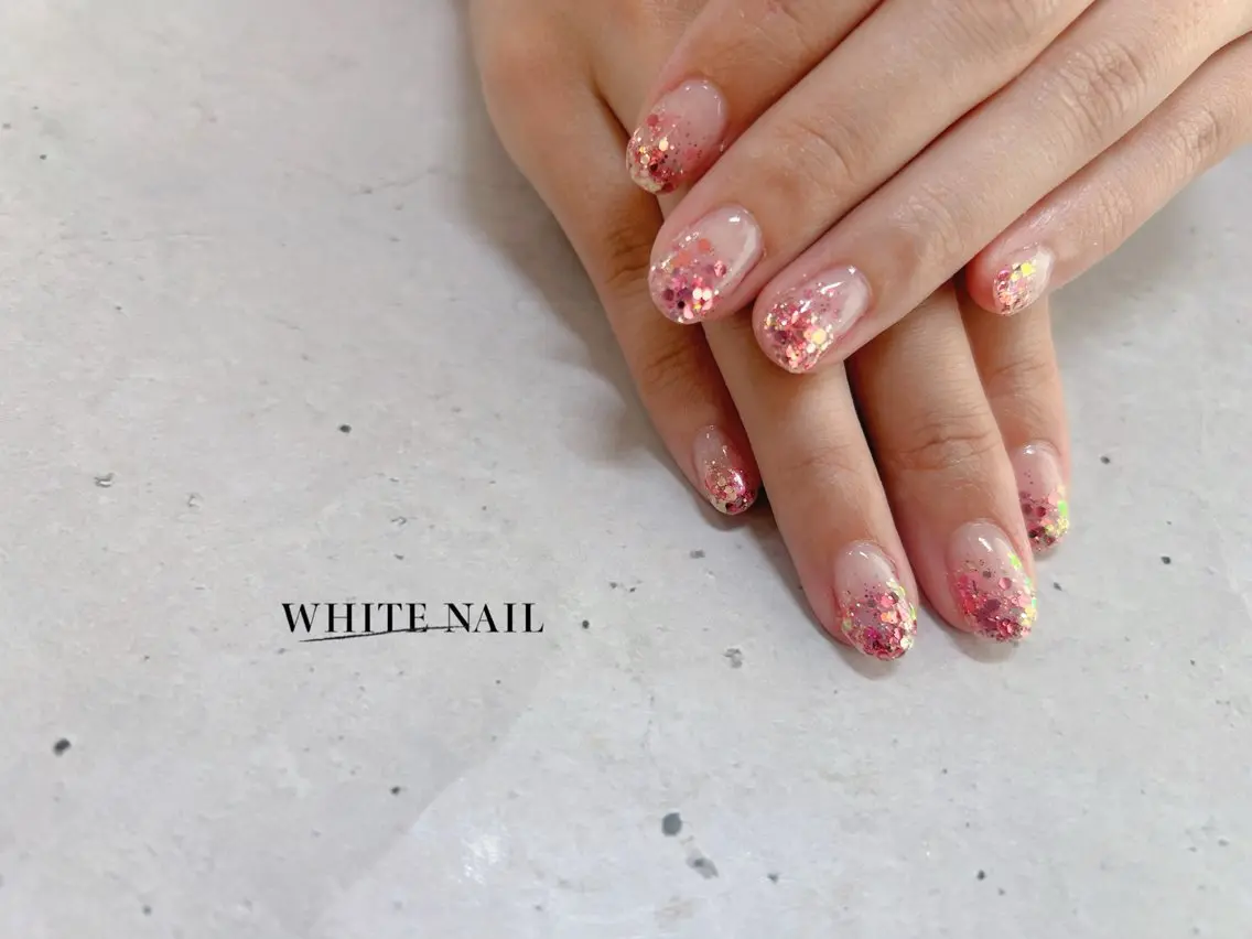 ネイル ラメ(グリッター) ラメグラデーション ピンク ハンドネイル WHITE NAIL ホワイトネイルのネイルデザイン