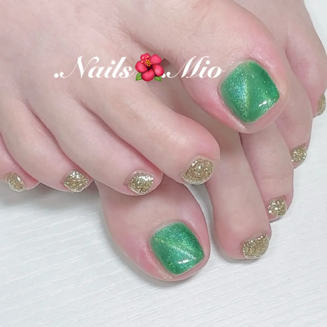 ネイル フットネイル ジェルネイル マグネットネイル 赤色 .Nails Mio 赤羽西ネイルサロンのネイルデザイン