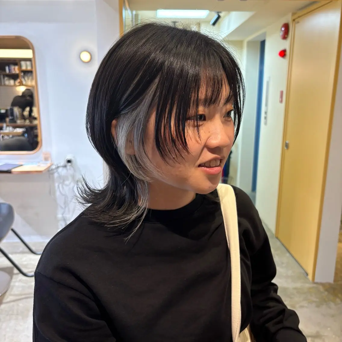 ショート カラー 透明感カラー ダークグレー シルバー ホワイトシルバー パ ルのヘアスタイル