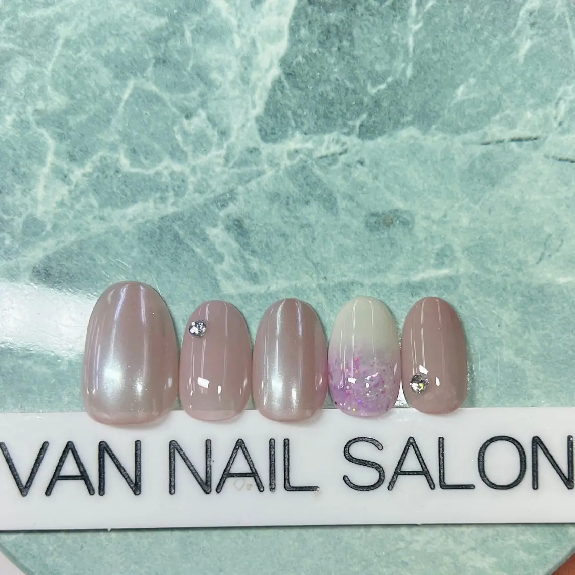 ネイル ボルドー ブラウン チークネイル ドット フットネイル ハンドネイル ハンドケア VAN NAIL SALON海老名店のネイルデザイン