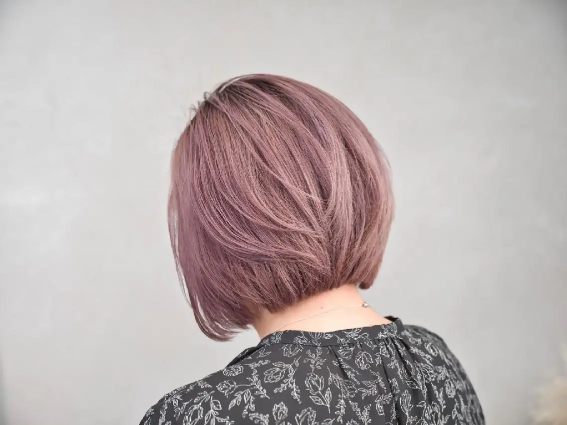 ミディアム カラー ボブレイヤー ブリーチ ピンクカラー ピンクパープル パープルカラー カット ヘアカラー トリートメント 安藤悠里/ハイトーン /デザインカラーのヘアスタイル