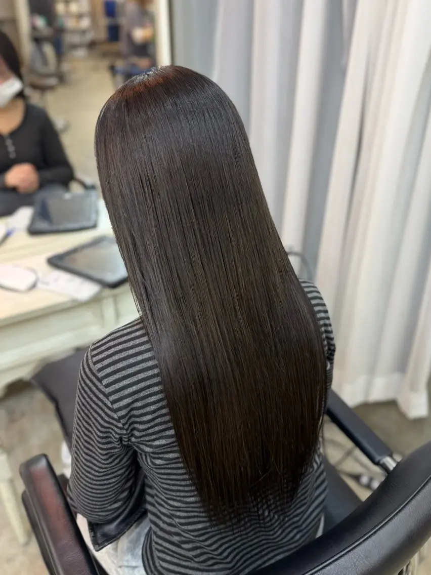 ロング カラー アッシュ 透明感カラー グレージュ オリーブグレージュ オリーブグレー ヘアカラー トリートメント 三條 朋香のヘアスタイル