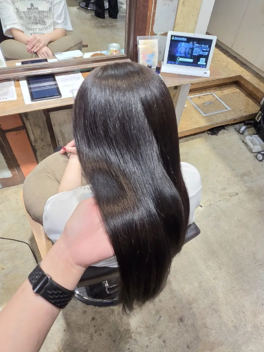 ロング 谷岡 沙也佳のヘアスタイル