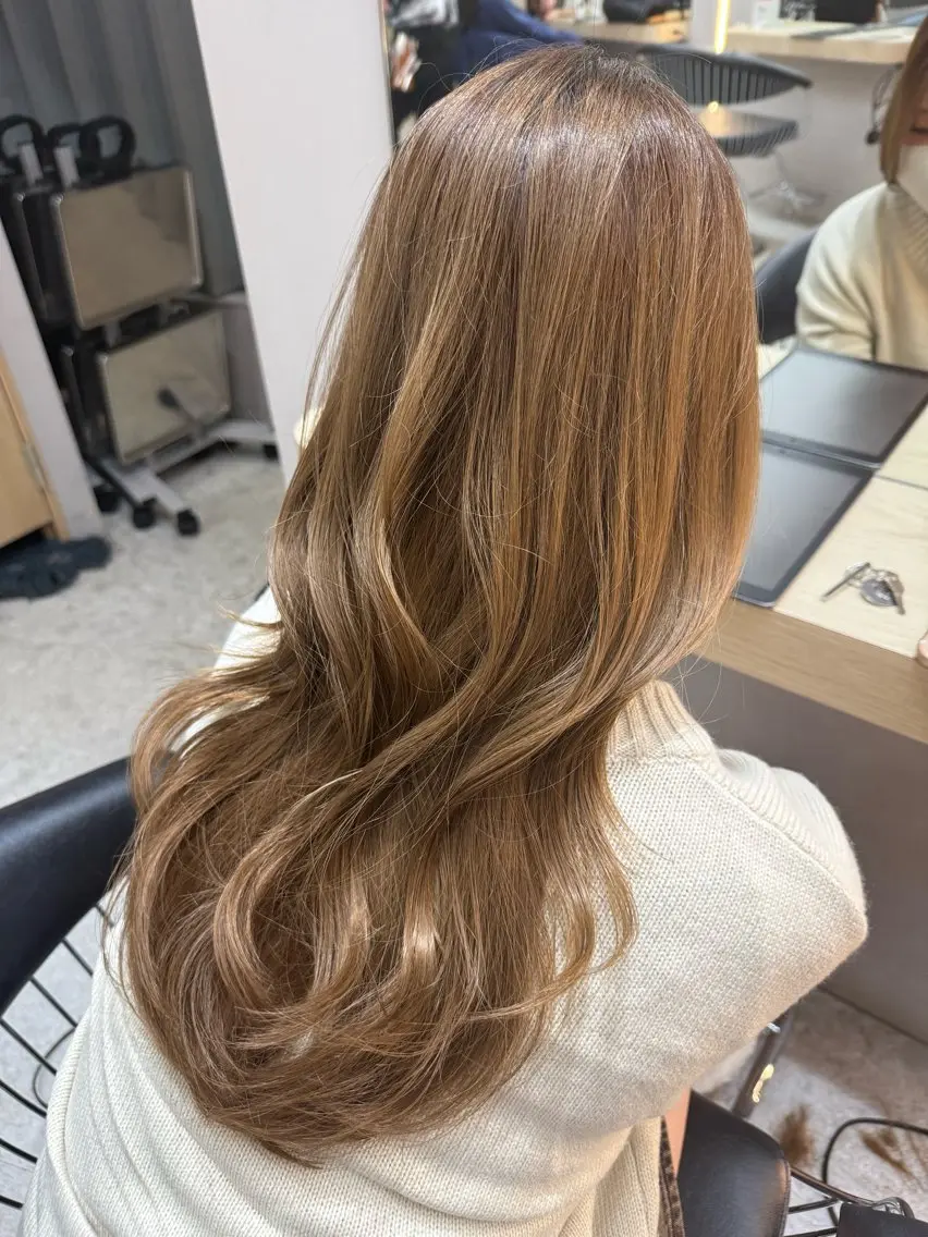 ロング レイヤーカット ヘアカラー 平山 翔意のヘアスタイル