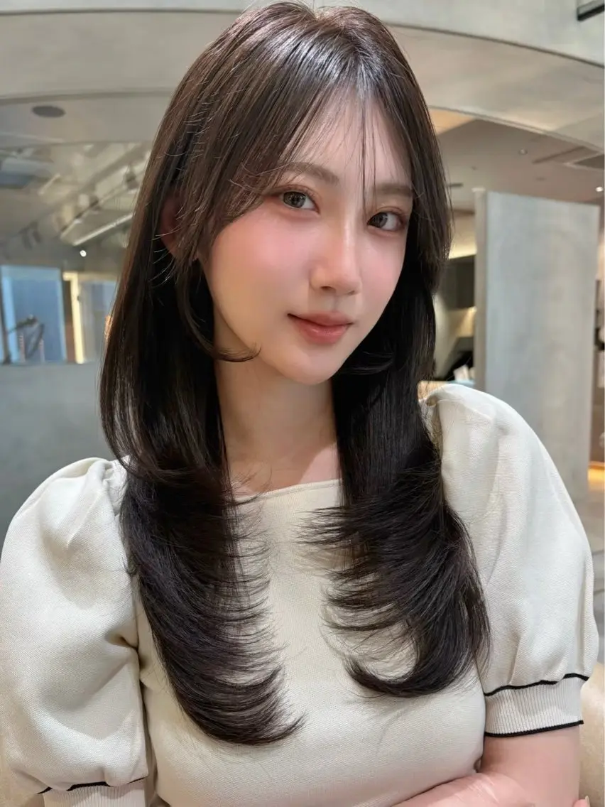 セミロング 韓国風ヘア レイヤーカット シースルーバング 小顔カット カット ヘアカラー トリートメント 縮毛矯正 ミディアム レイヤー 顔周り金山のヘアスタイル