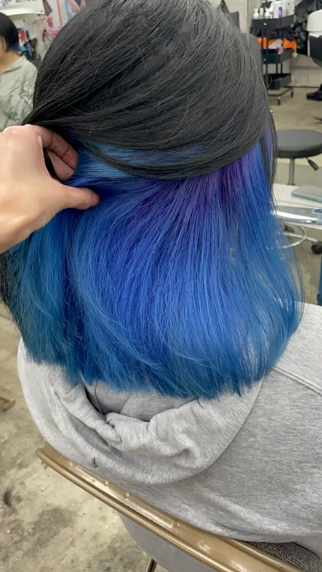 セミロング カラー ヘアカラー トリートメント インナーカラー 推し ブリーチ  髪質改善のヘアスタイル
