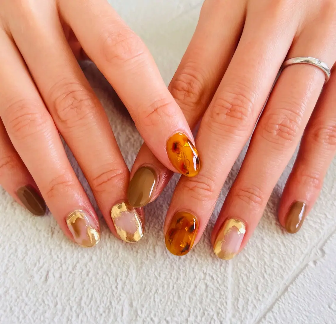 ネイル べっ甲ネイル カジュアル ミラーネイル オフィスネイル Briwa✨nail 💅enoi ❤︎のネイルデザイン