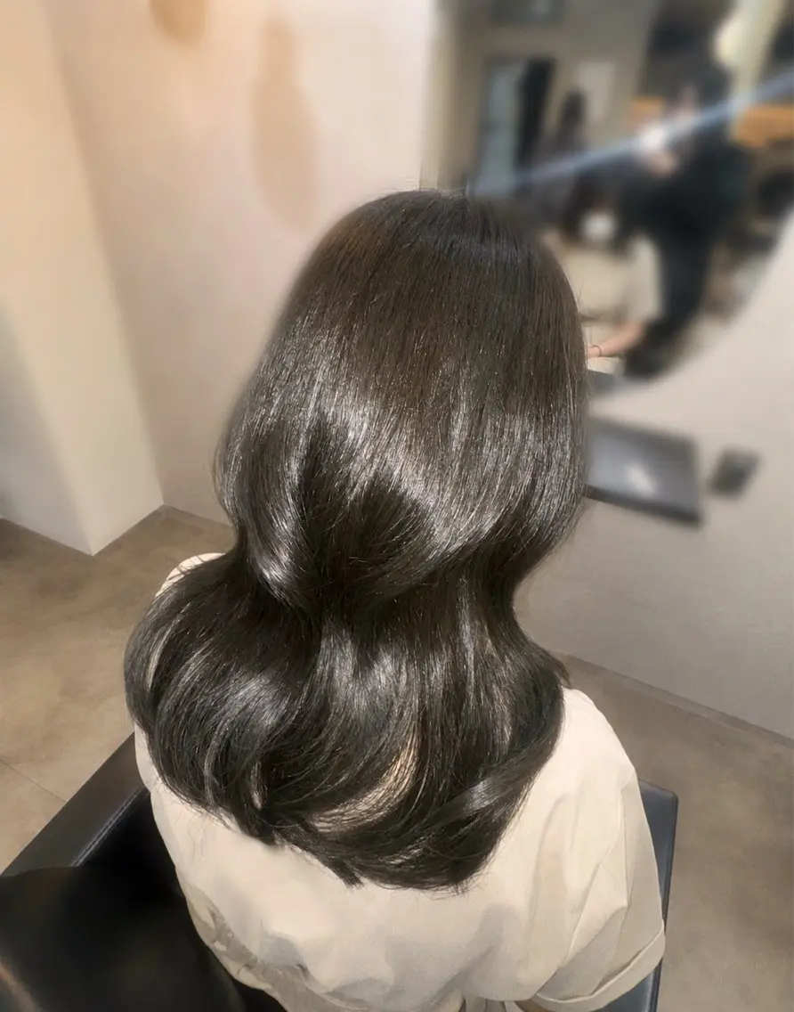 ミディアム カラー 横田 あいらのヘアスタイル