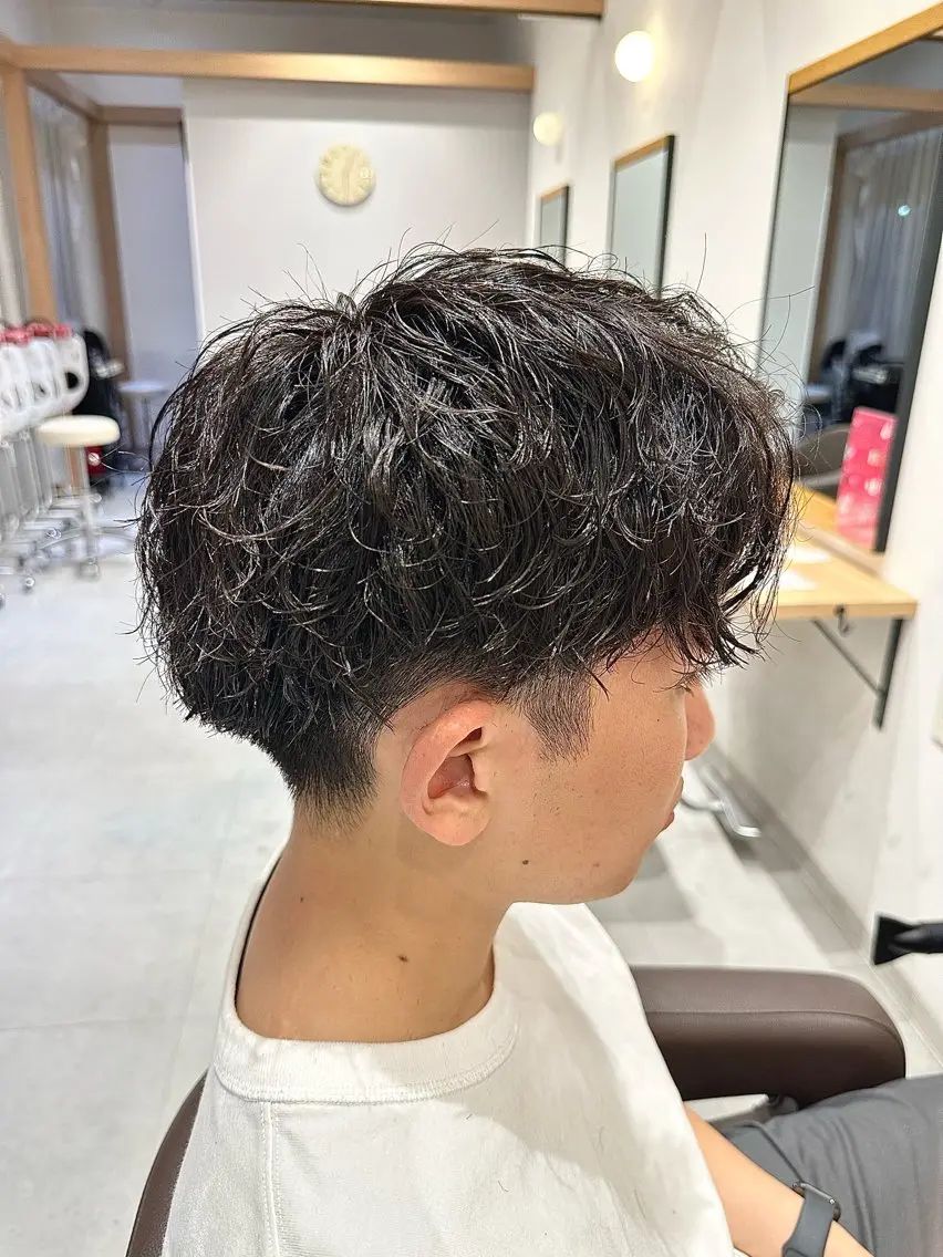 ショート パーマ ヘアアレンジ メンズ キッズ メンズバレイヤージュ メンズハイライト メンズパーマ 波巻きパーマ ハイライト メンズ特化 Chere   金剛のヘアスタイル