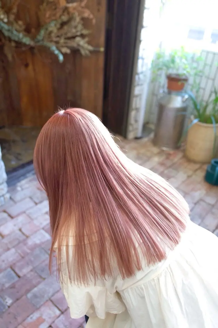 セミロング カラー ブリーチ ピンクカラー カット ヘアカラー トリートメント 安藤悠里/ハイトーン /デザインカラーのヘアスタイル