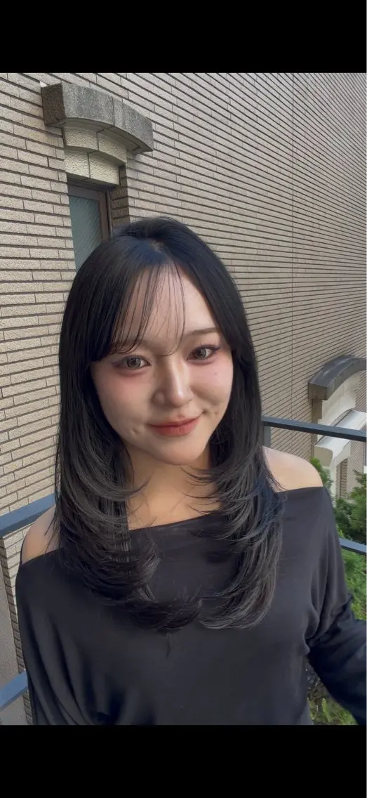 ロング 真下 瑞歩のヘアスタイル