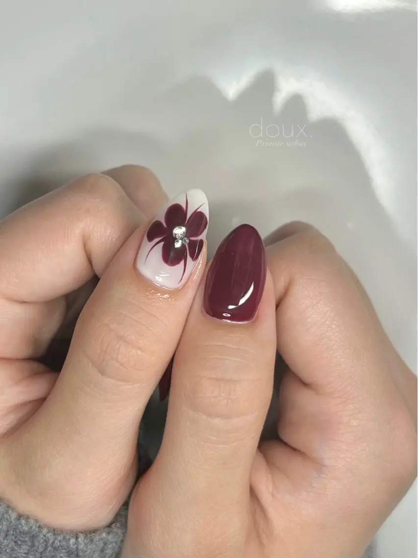 ネイル ボルドー チークネイル フラワーネイル フレンチネイル 韓国ネイル doux. nailのネイルデザイン