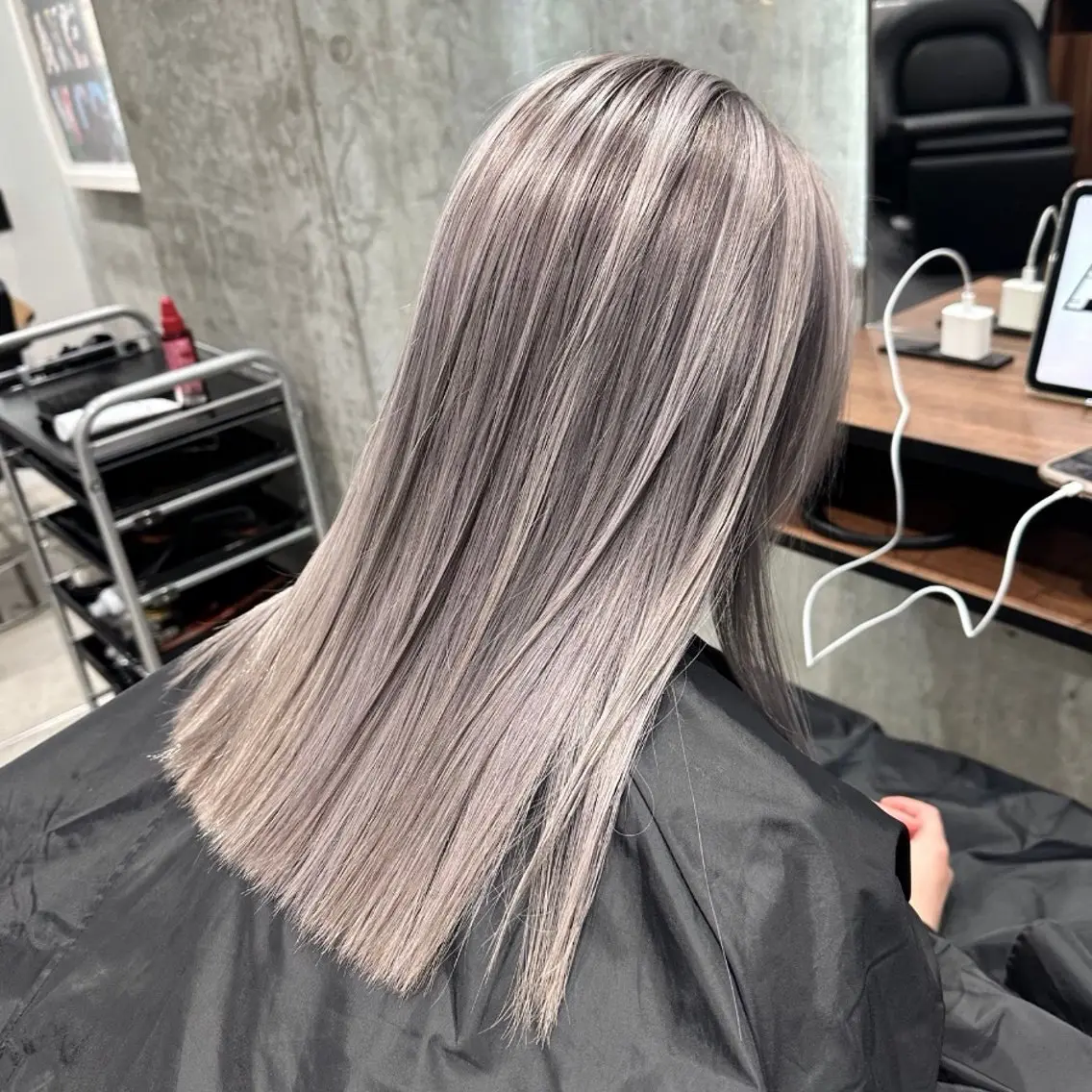 ロング カラー ヘアカラー トリートメント ミルクティー& レイヤーRIKUTOのヘアスタイル