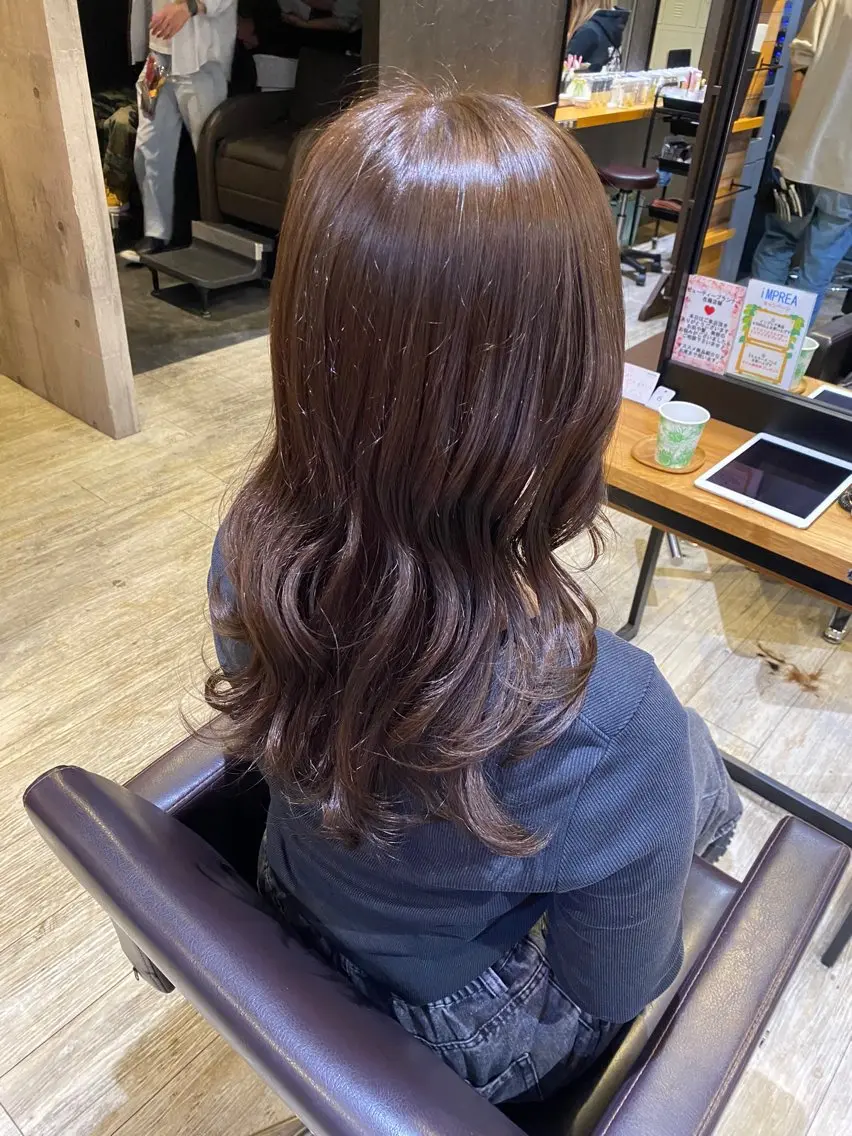 セミロング カラー ベージュカラー オリーブベージュ カット ヘアカラー トリートメント 艶カラー 藤澤さくらのマツエク・マツパデザイン