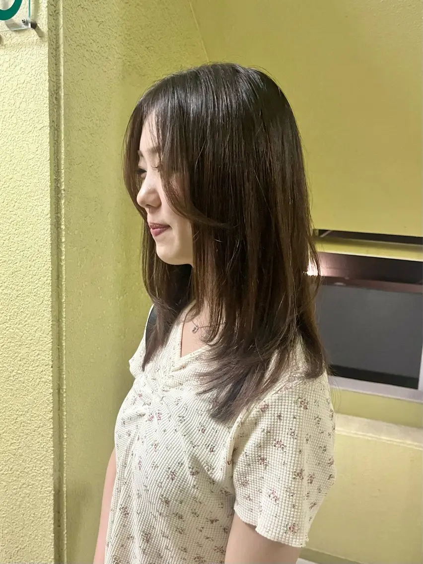 セミロング カラー ベージュカラー レイヤーカット カット ヘアカラー オリーブカラー/ レイヤー/ ローレンのヘアスタイル