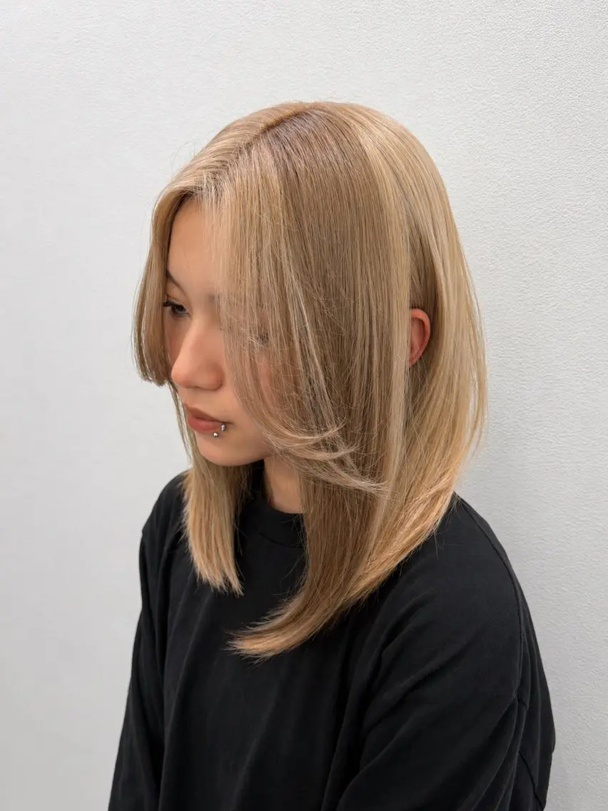 セミロング カラー ベージュカラー ブラウンカラー ミルクティーベージュ ヘアカラー ハイトーン🪼派手髪 mahoのヘアスタイル