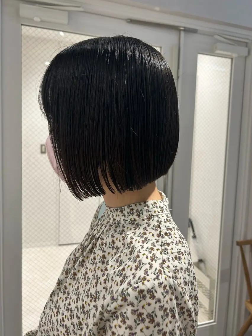 ショート ボブ SALOWIN栄 三丁目 木戸里実のヘアスタイル