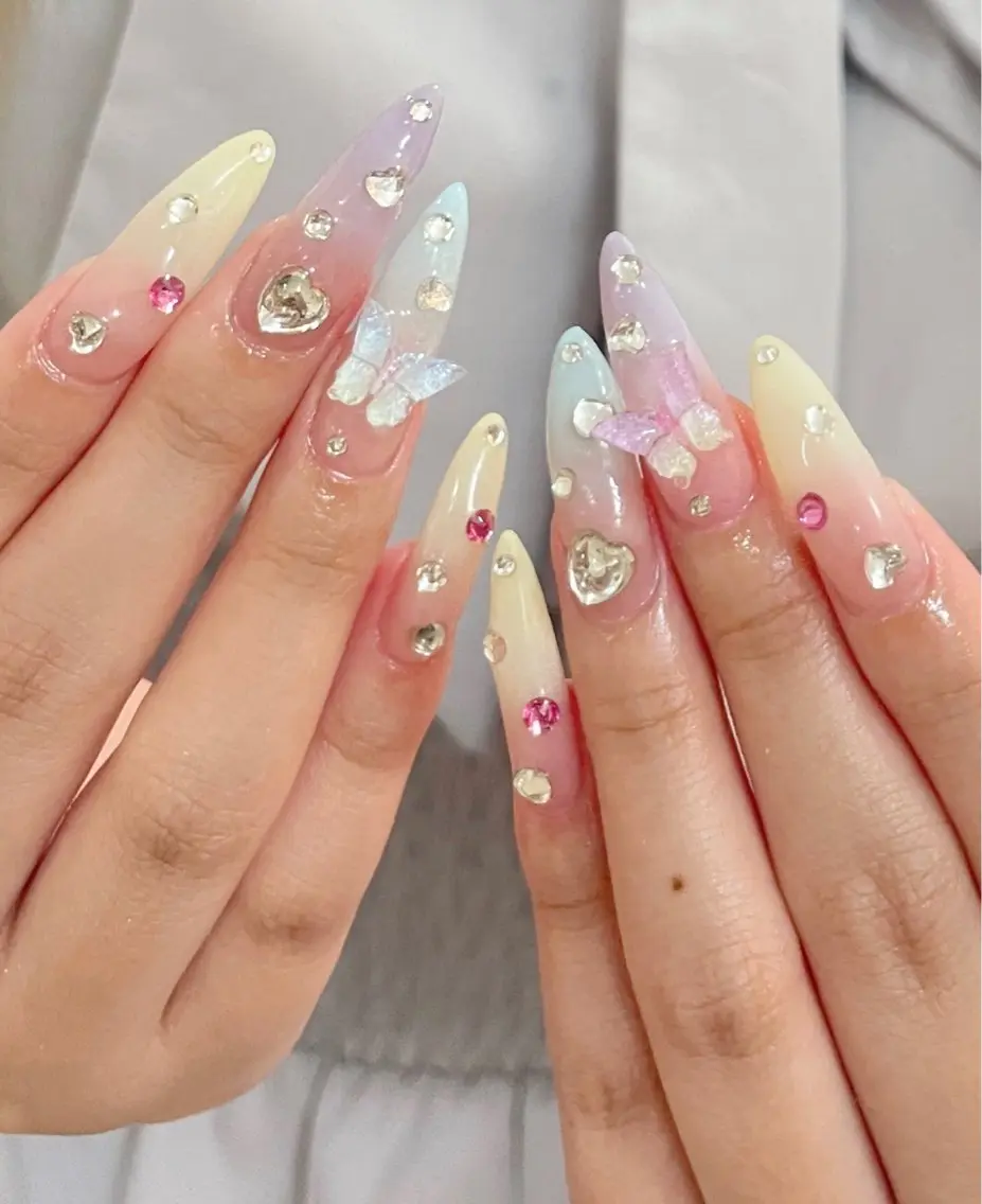 ネイル ハンドネイル AngelChris ビューティーサロンのネイルデザイン
