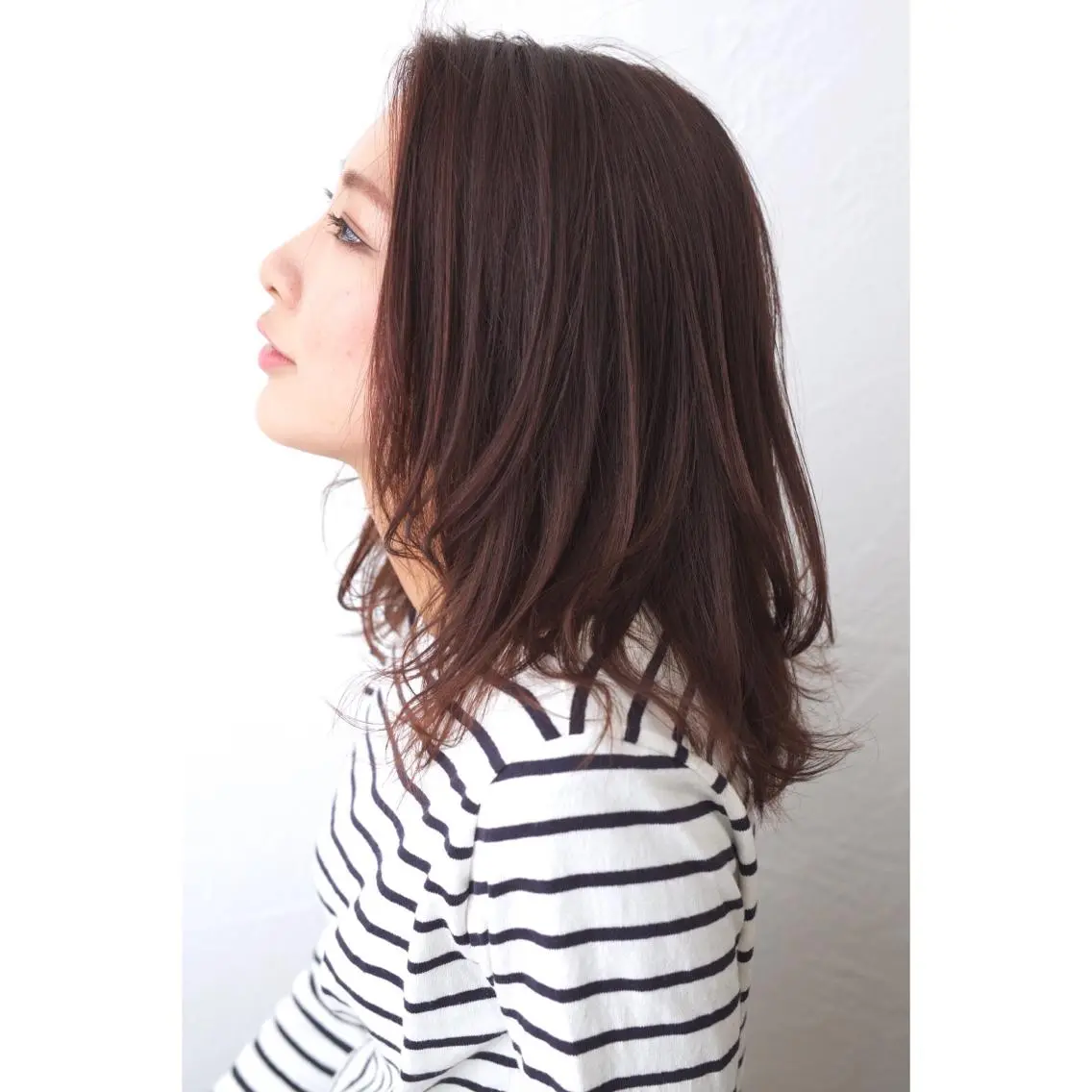 ミディアム カラー バイオレットカラー fio マナミのヘアスタイル