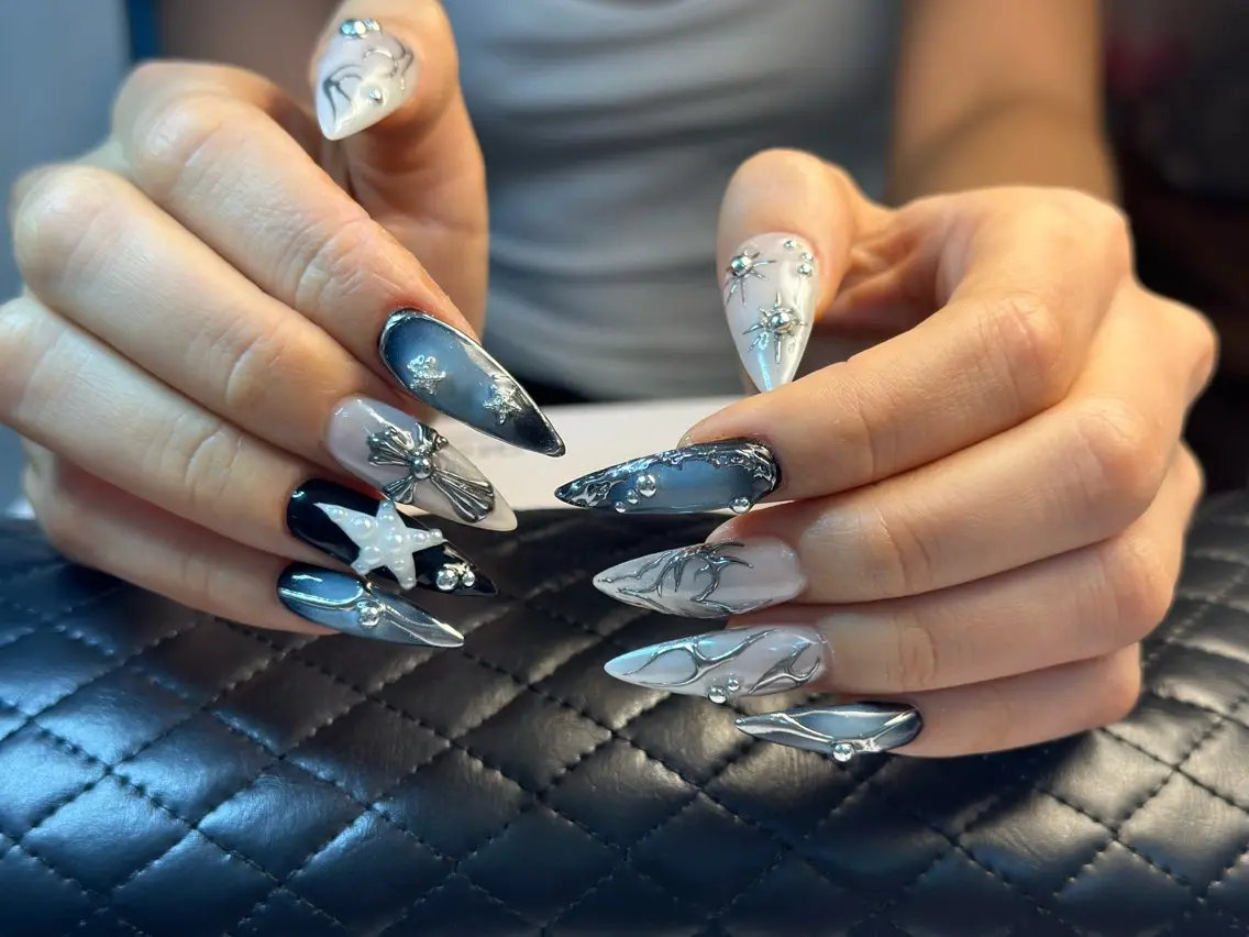 ネイル アートネイル 成人式 長さ出し キラキラネイル ロングネイル RIBON nail 高田馬場のネイルデザイン