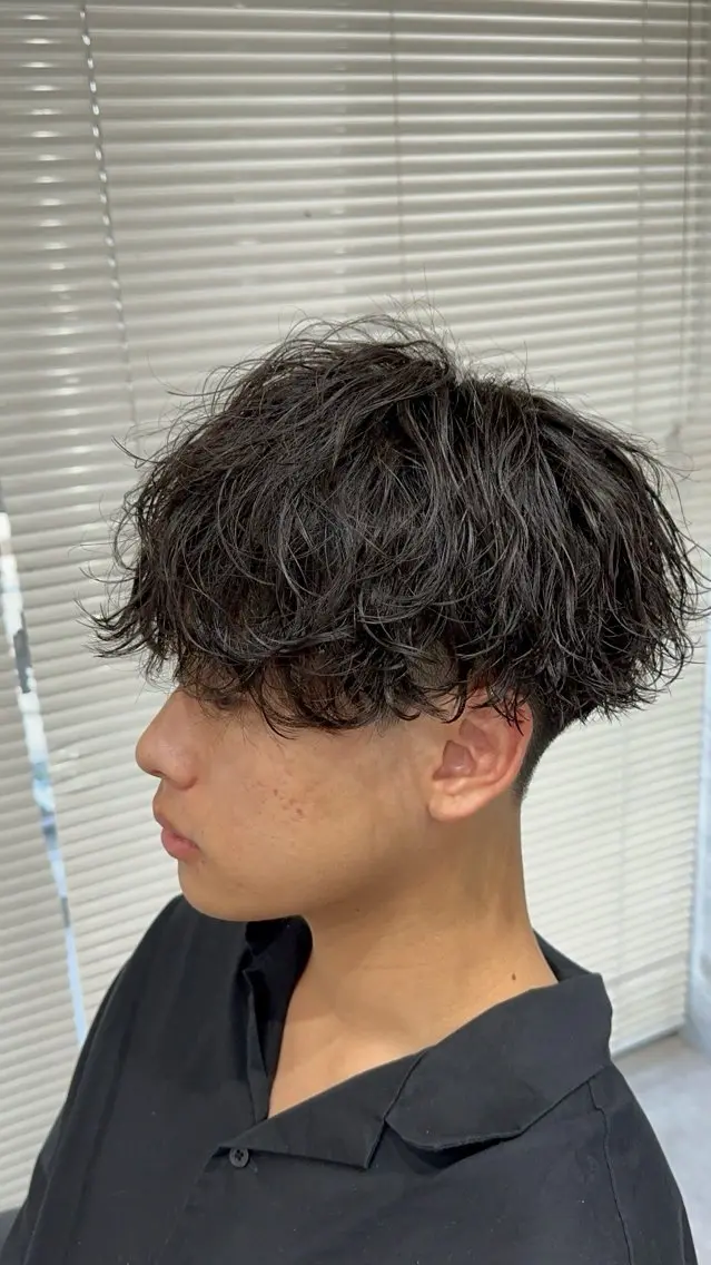 ショート パーマ メンズ メンズパーマ 波巻きパーマ カット パーマ ユウ🪄 パーマ指名No1のヘアスタイル
